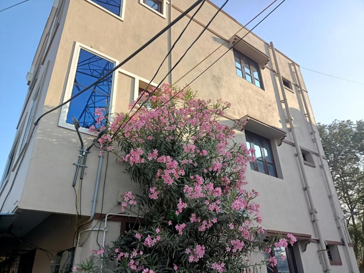 Advik Homestays Tirupati Exterior foto